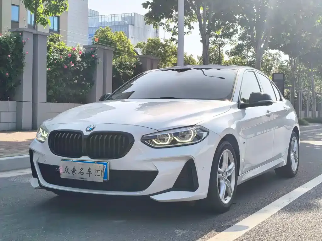 BMW 1 Series 2023 из CN, фото 1