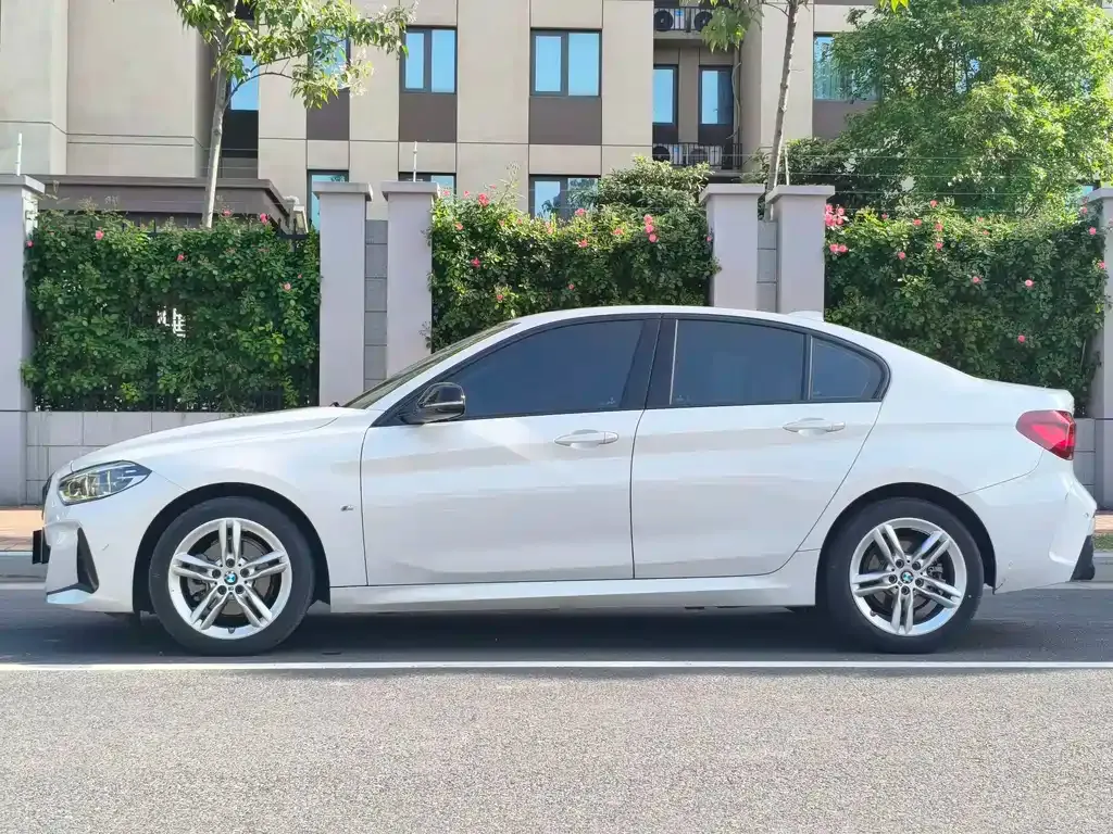 BMW 1 Series 2023 из CN, фото 10