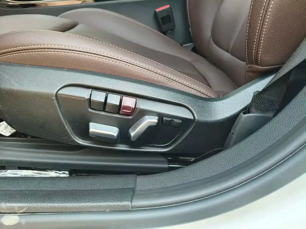 BMW 1 Series 2023 из CN, фото 7