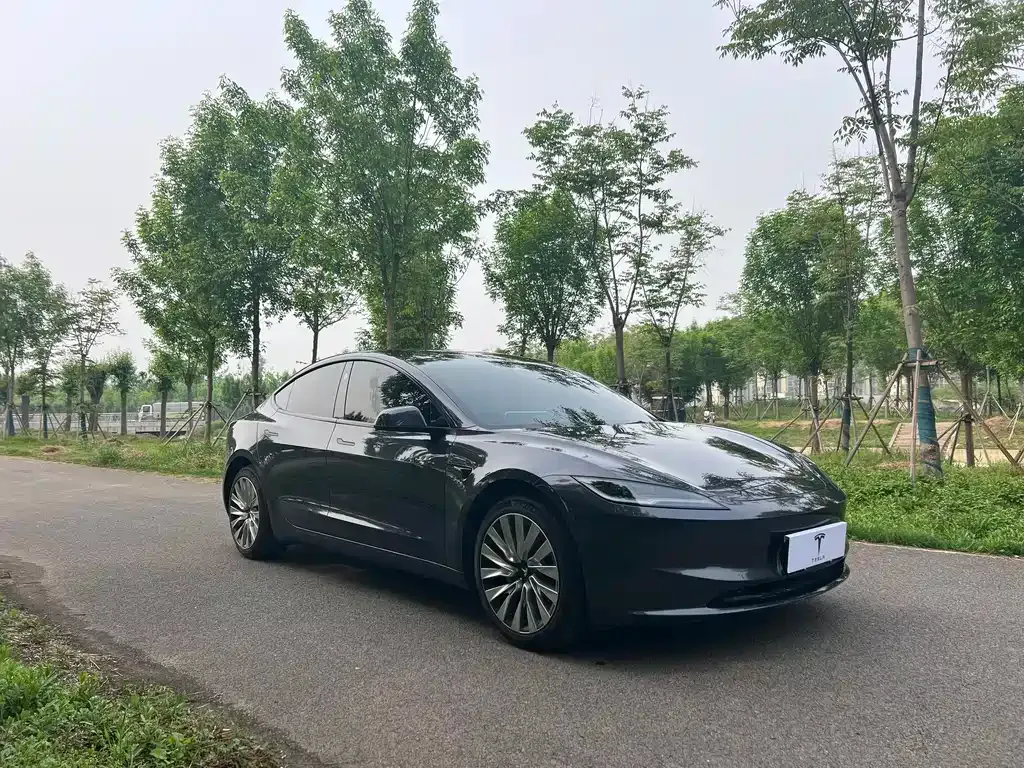 Tesla Model 3 — фото 5