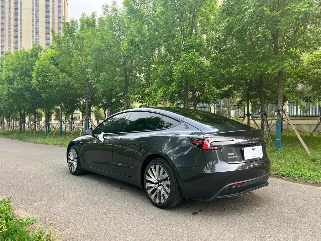 Tesla Model 3 — фото 7