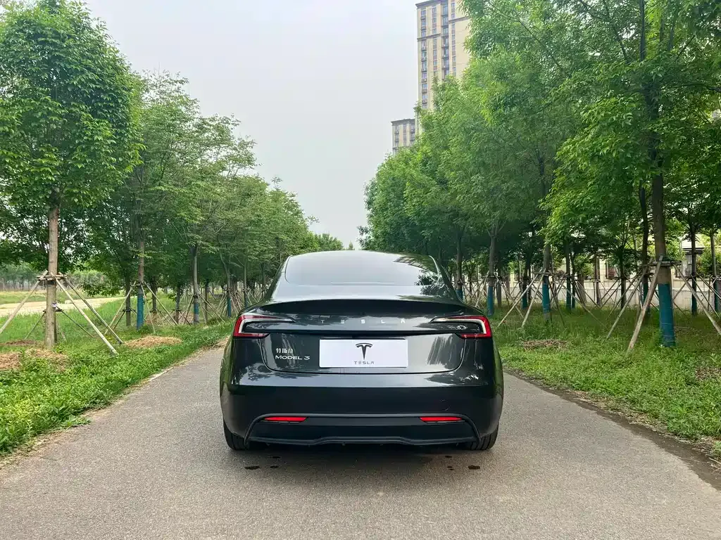 Tesla Model 3 — фото 9