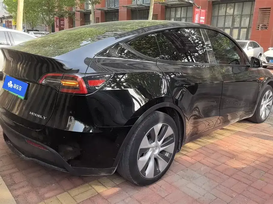 Tesla Model Y — фото 7