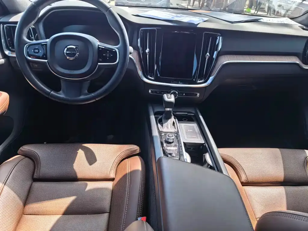 Volvo S60 — фото 10