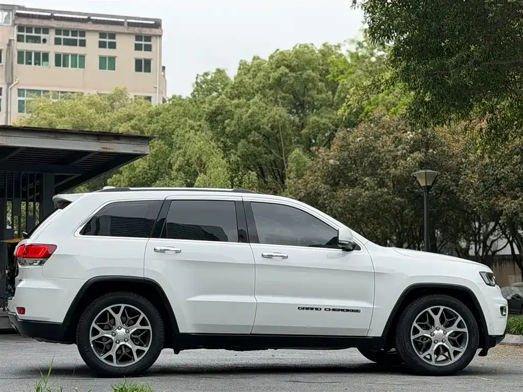 Jeep Grand Cherokee (Import) 2022 из CN, фото 2