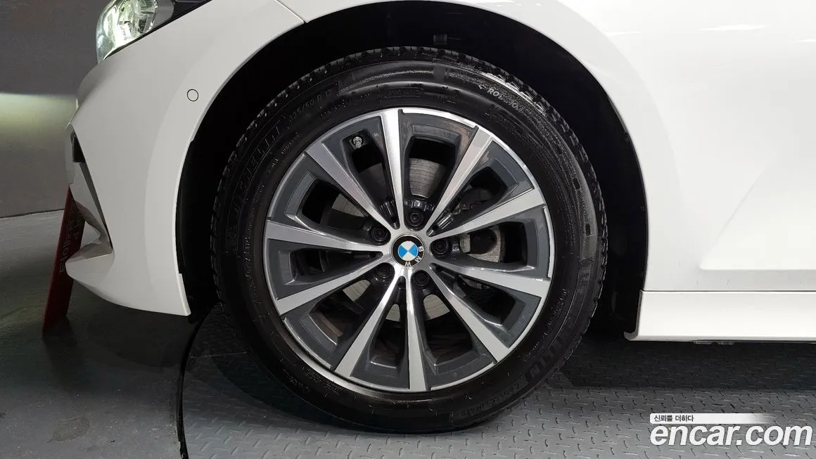 BMW 3-Series 2023 из KR, фото 8