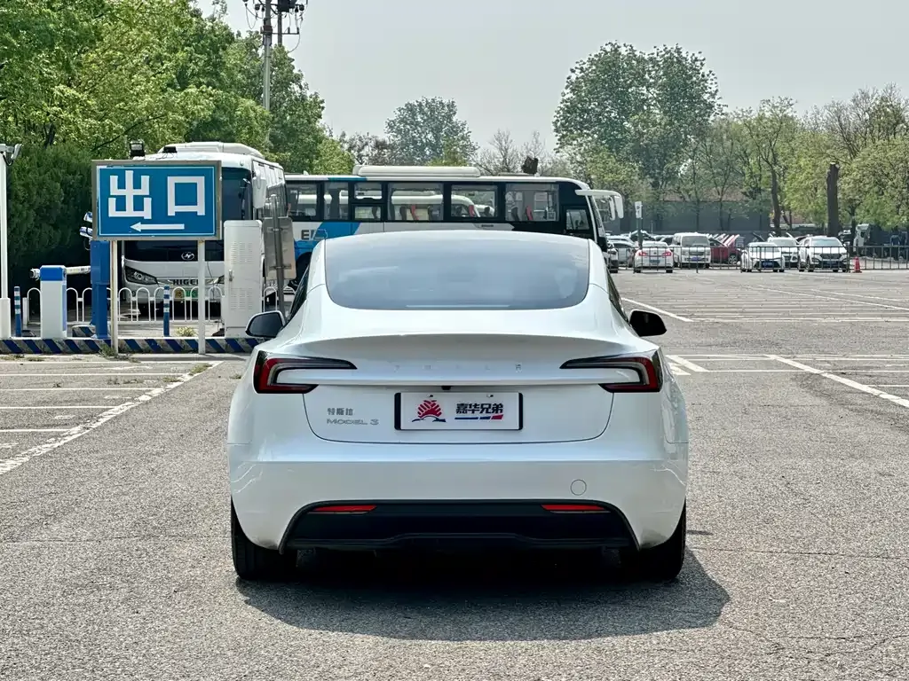 Tesla Model 3 — фото 9