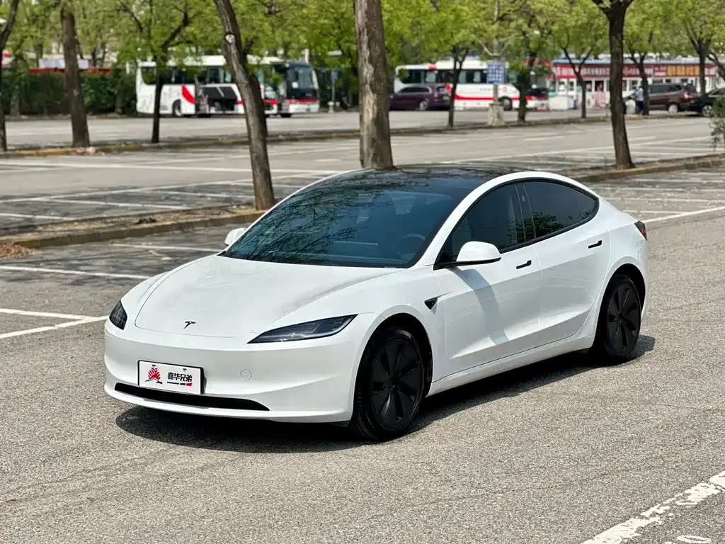 Tesla Model 3 — фото 3