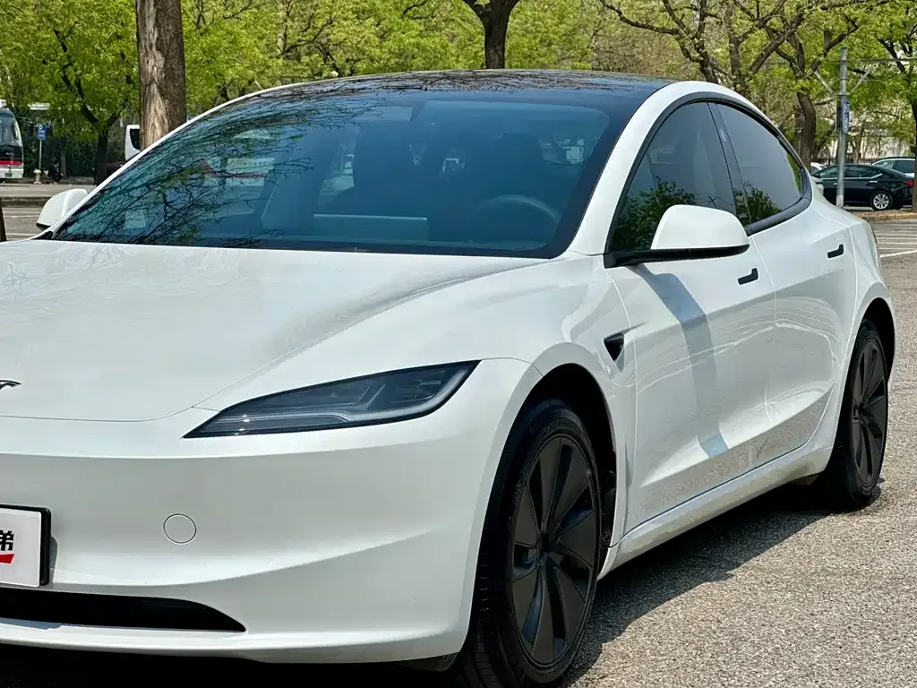 Tesla Model 3 — фото 4