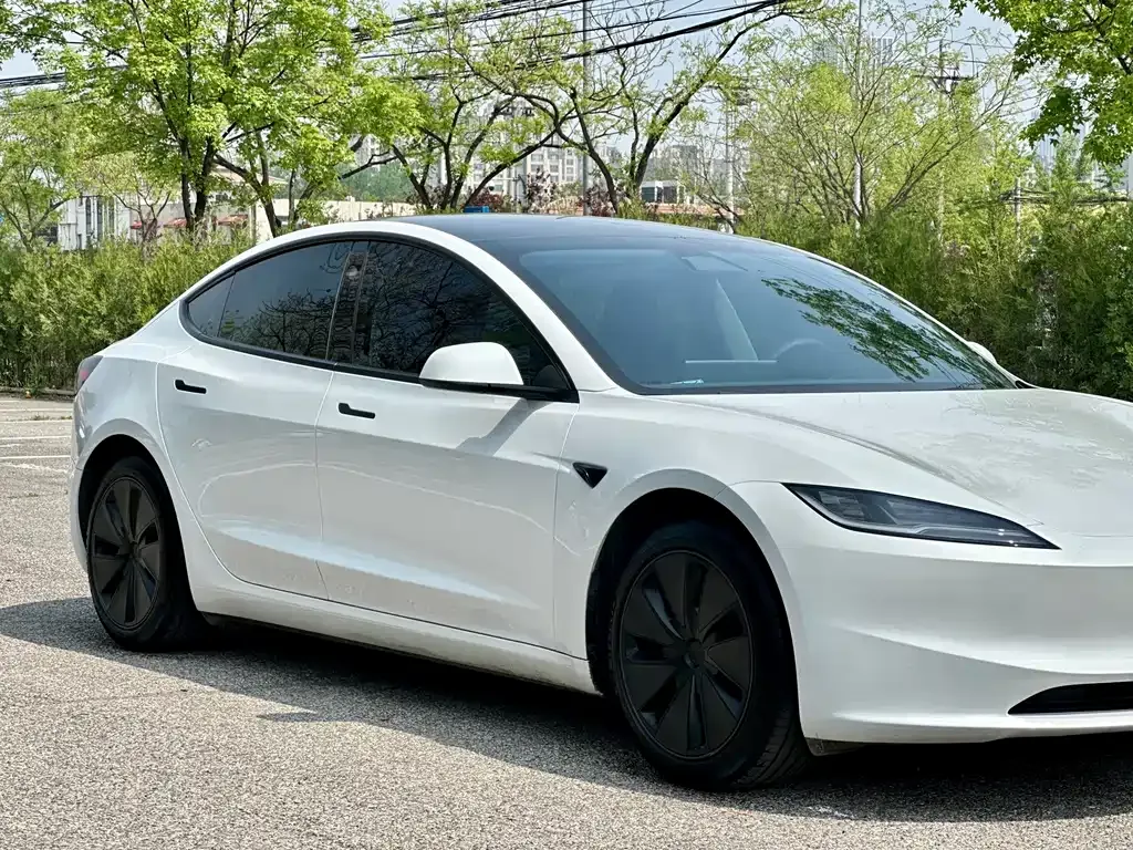 Tesla Model 3 — фото 5