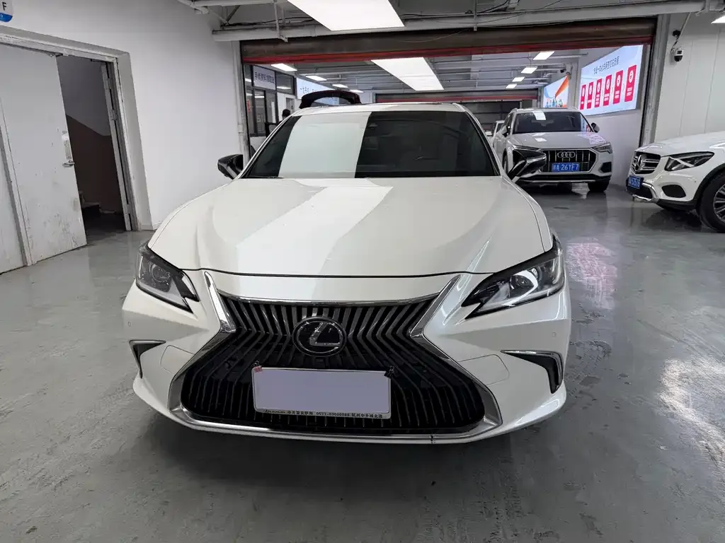 Lexus ES — фото 10