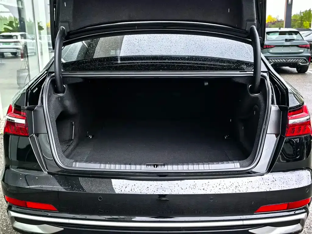 Audi A6L 2024 из CN, фото 5