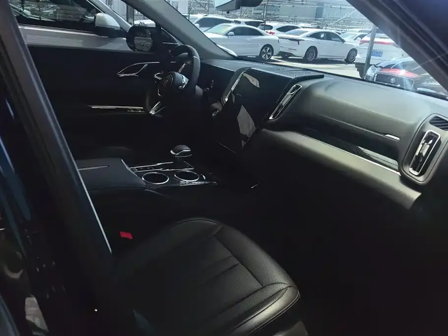 Hongqi HS3 PHEV 2024 из CN, фото 2