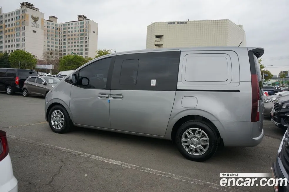 Hyundai Staria 2024 из KR, фото 2