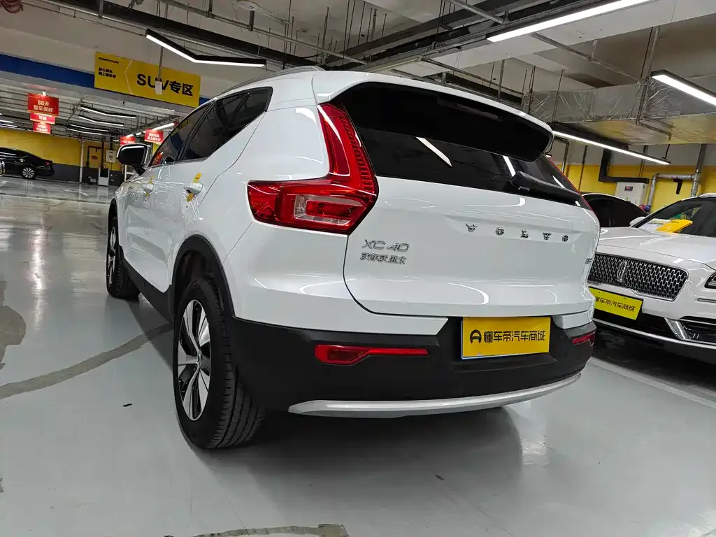 Volvo XC40 — фото 4