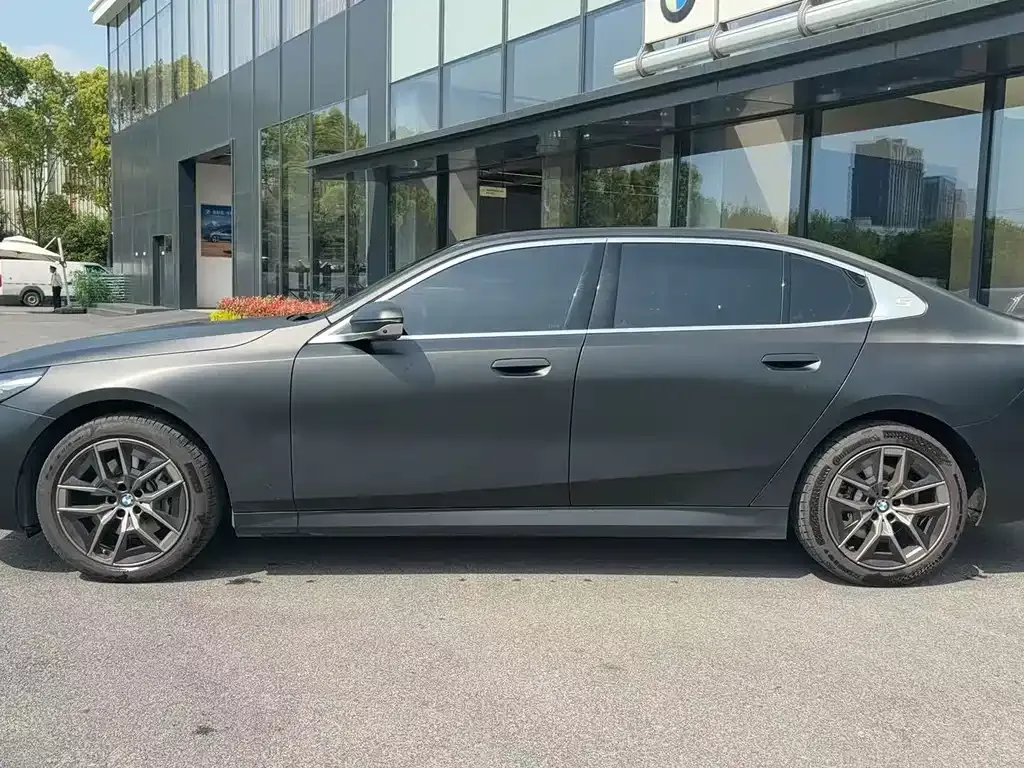 BMW 5 Series 2024 из CN, фото 6