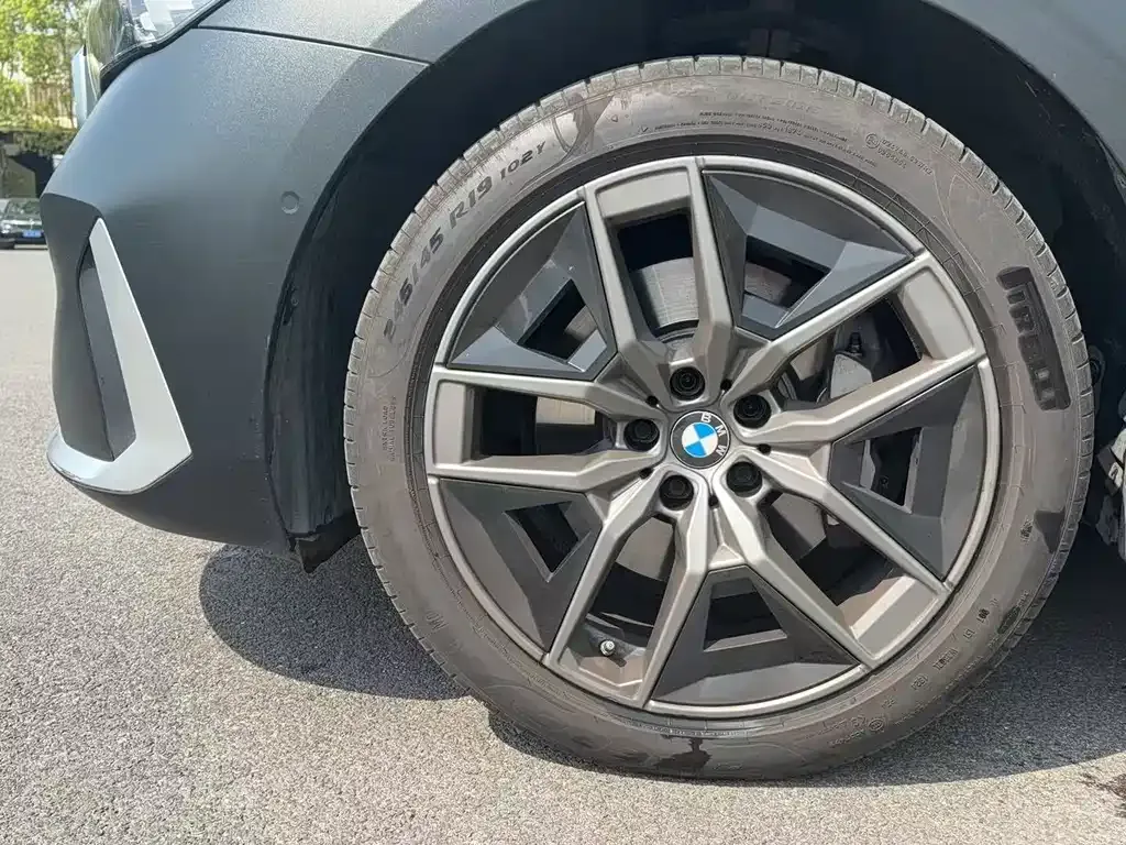 BMW 5 Series 2024 из CN, фото 8