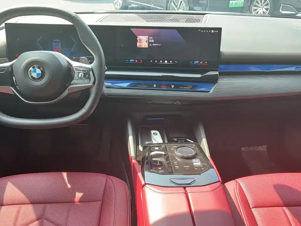 BMW 5 Series 2024 из CN, фото 2