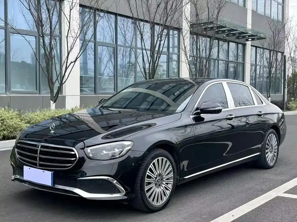 Mercedes-Benz E-Class — фото 1