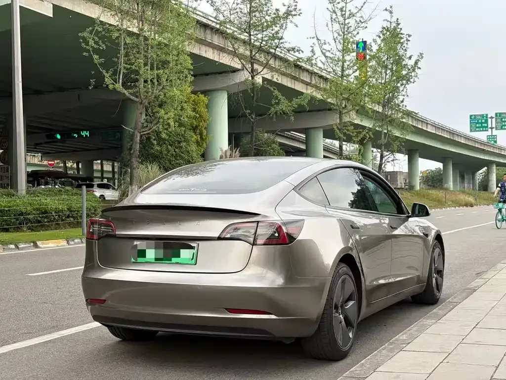 Tesla Model 3 — фото 7