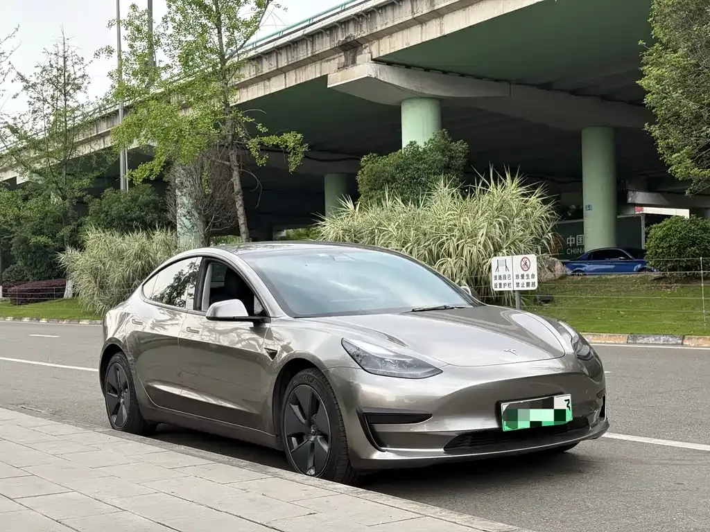 Tesla Model 3 — фото 9