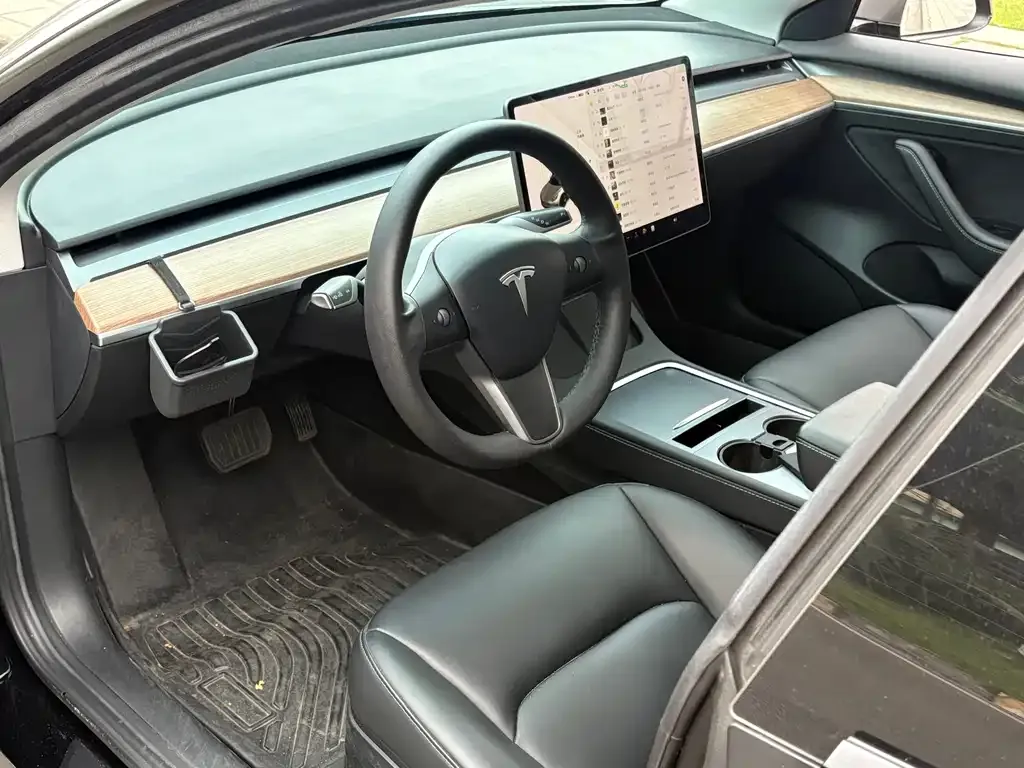 Tesla Model 3 — фото 10