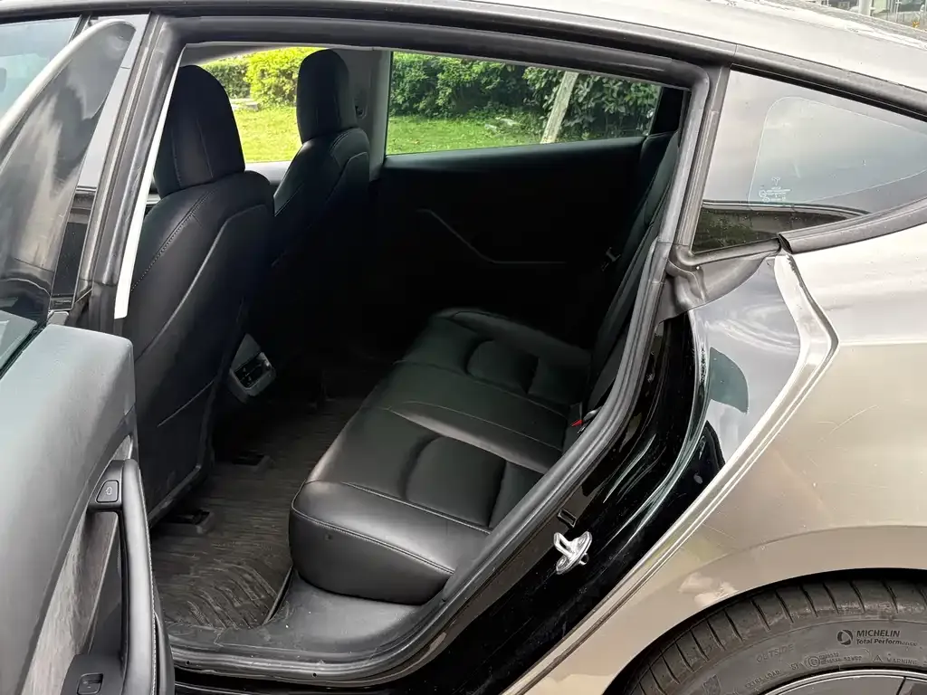 Tesla Model 3 — фото 4