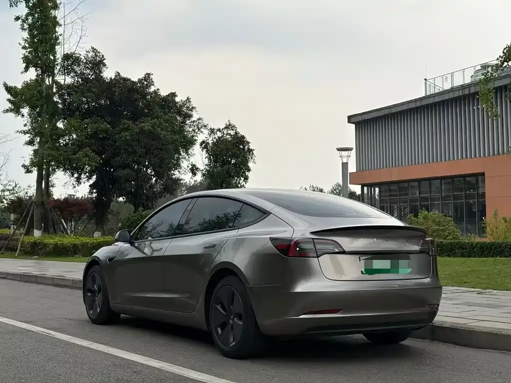 Tesla Model 3 — фото 2