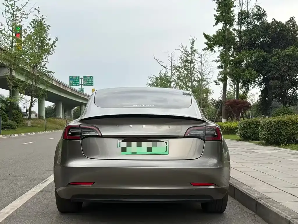 Tesla Model 3 — фото 3