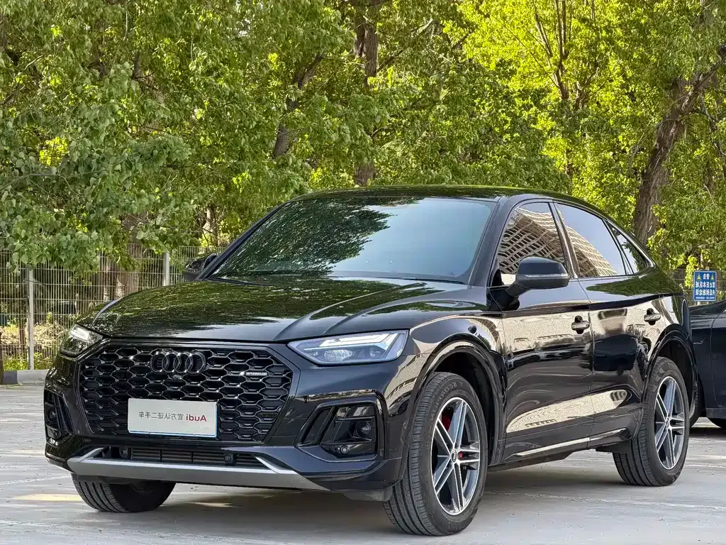 Audi Q5L Sportback — фото 1