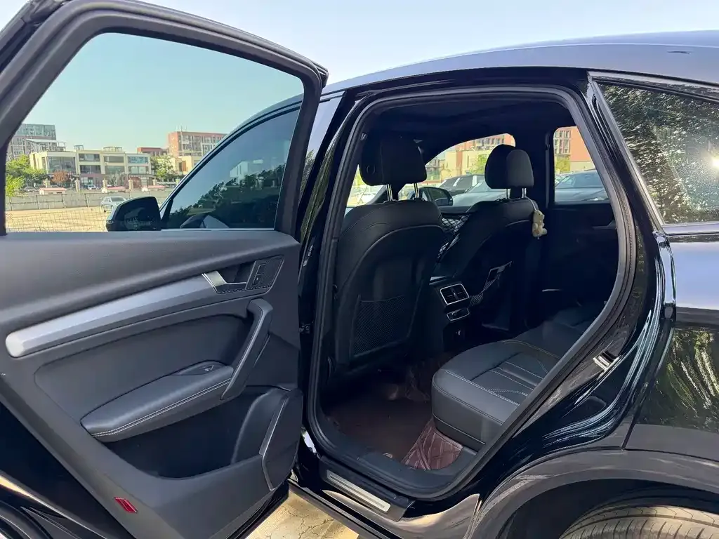 Audi Q5L Sportback — фото 9