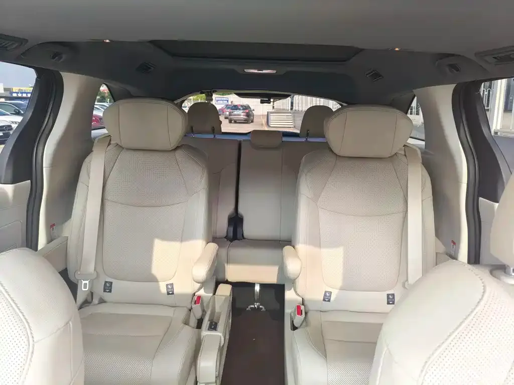 Toyota Granvia — фото 8