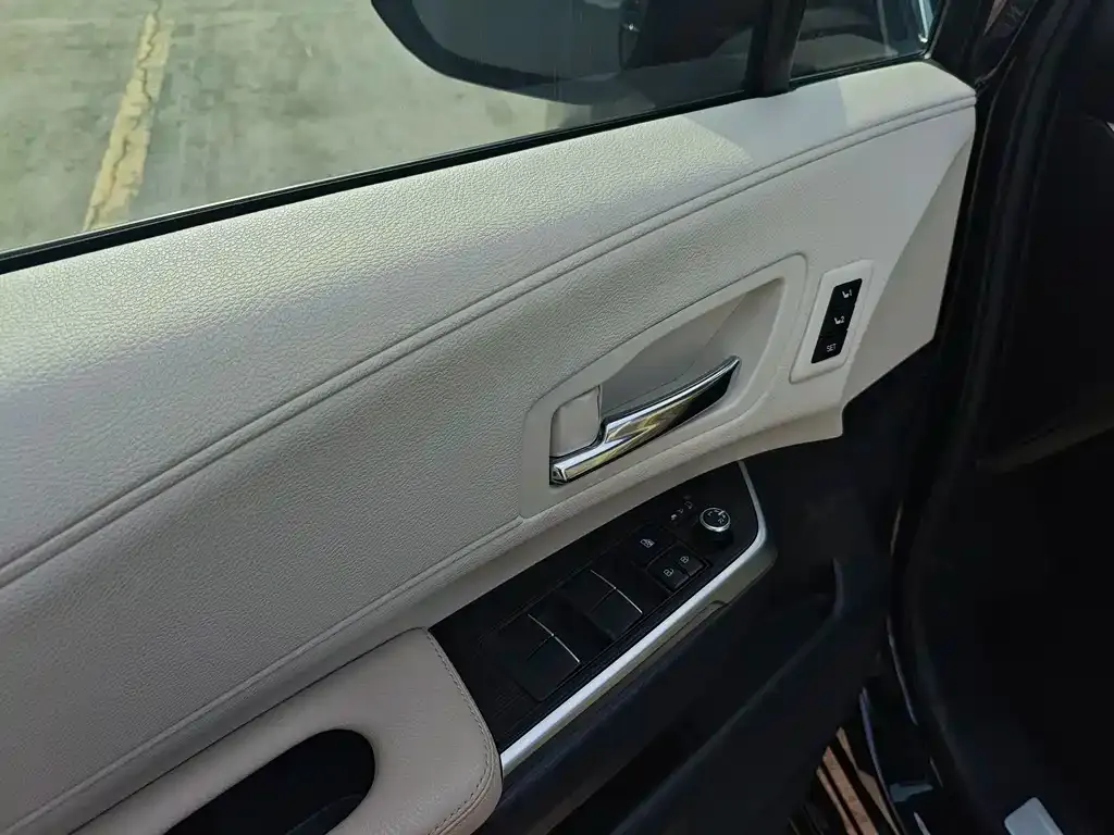 Toyota Granvia — фото 7