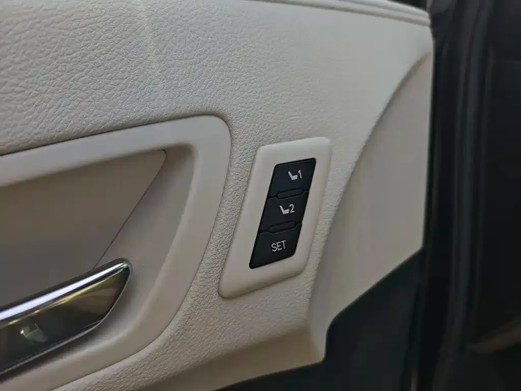 Toyota Granvia — фото 4
