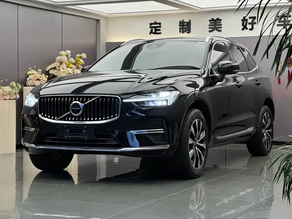 Volvo XC60 — фото 1