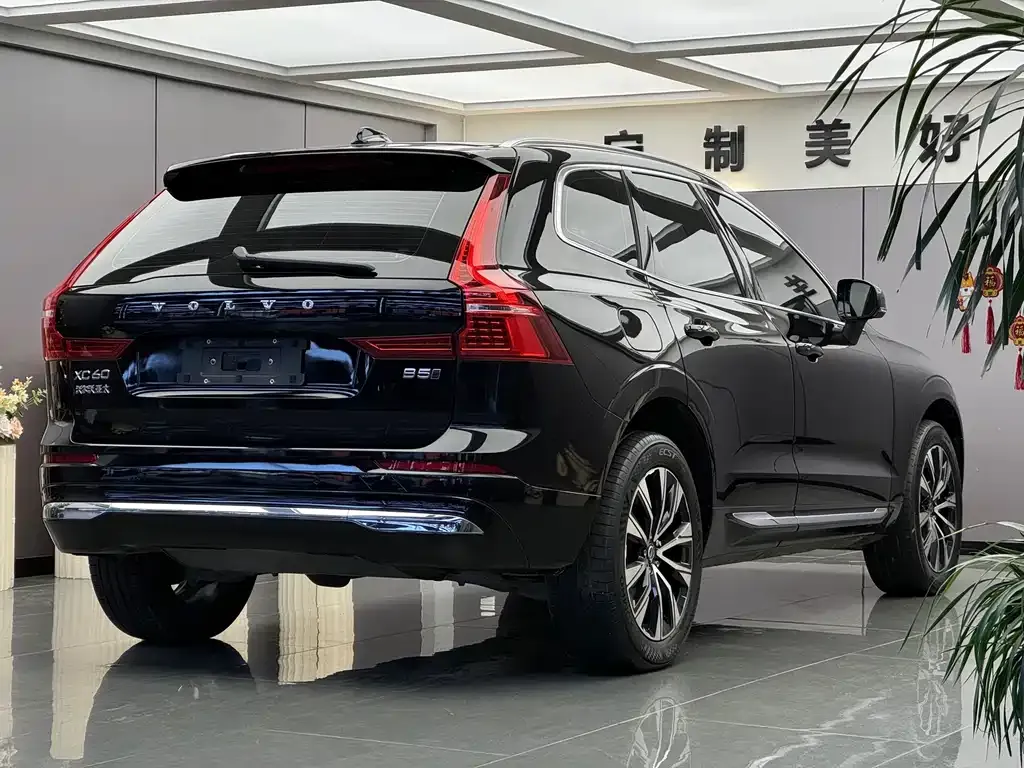 Volvo XC60 — фото 9