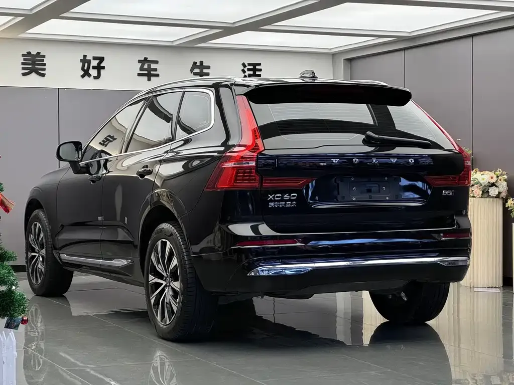 Volvo XC60 — фото 6