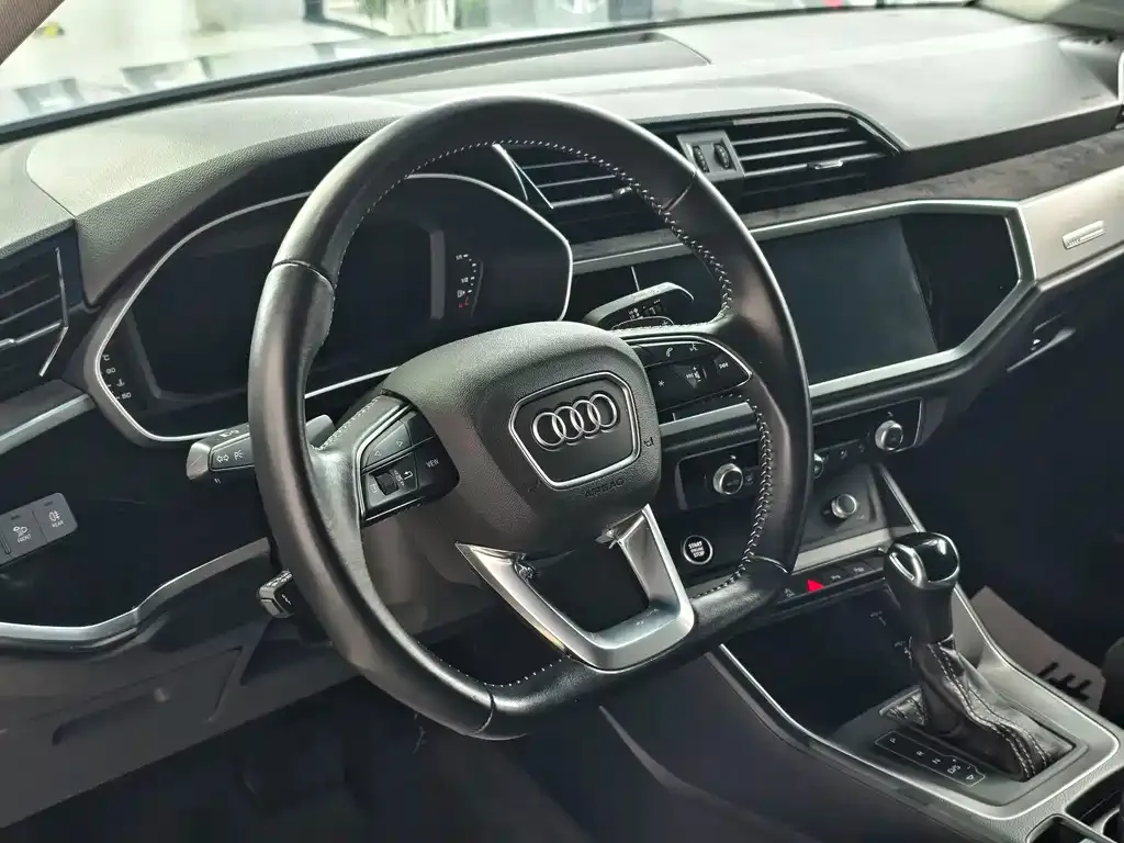 Audi Q3 — фото 7