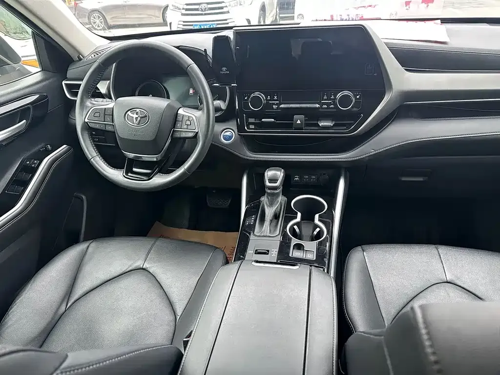 Toyota Highlander — фото 7