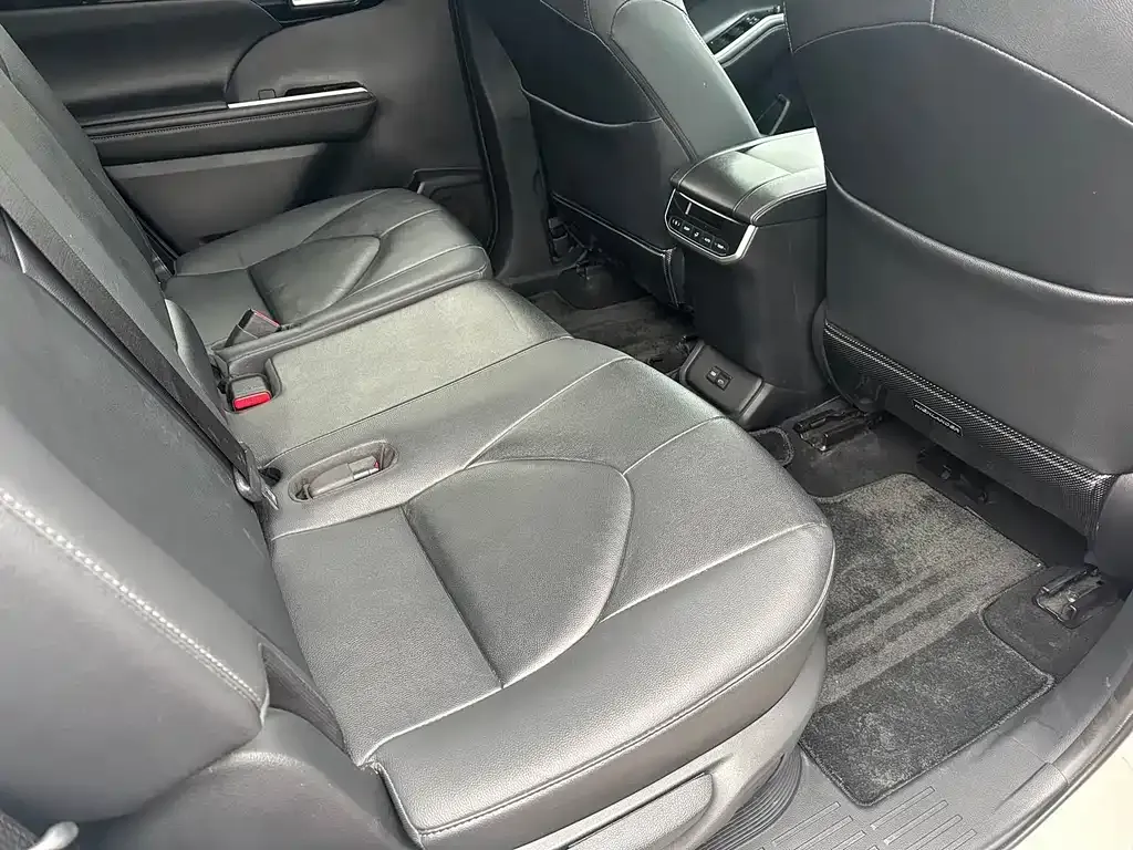 Toyota Highlander — фото 10