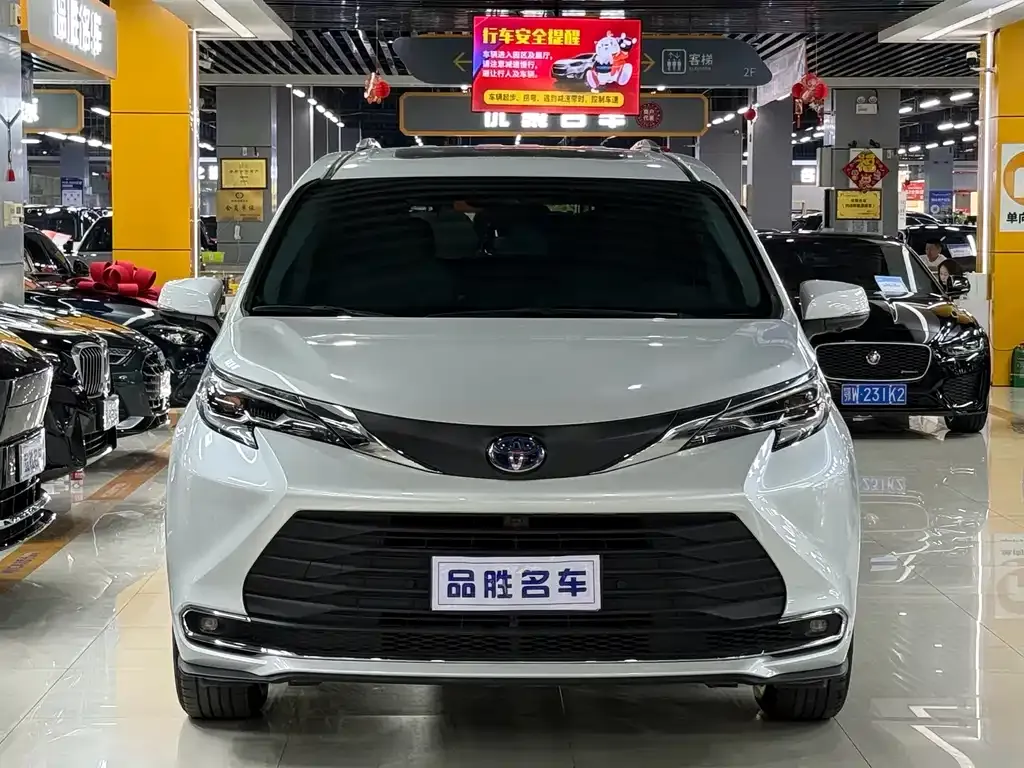 Toyota Sienna — фото 5