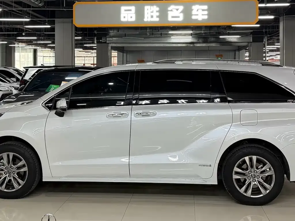 Toyota Sienna — фото 9
