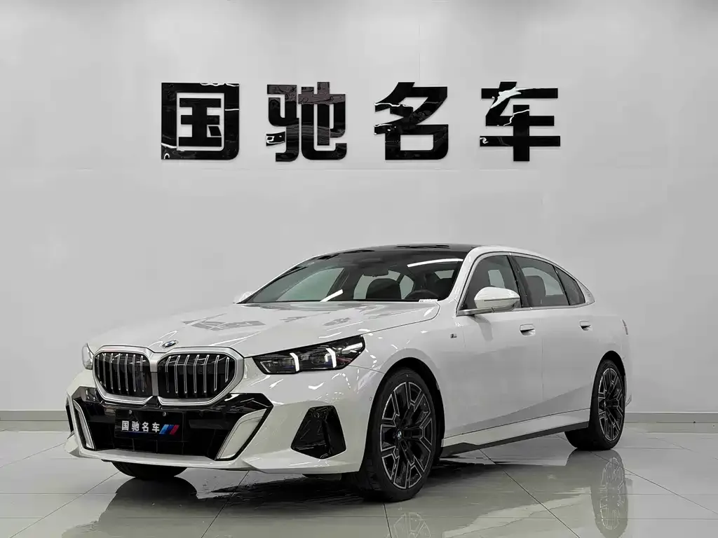 BMW 5 Series 2025 из CN, фото 1