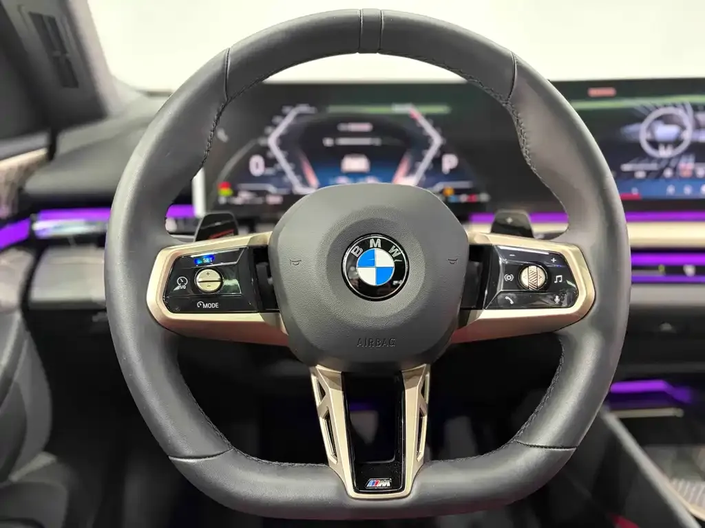 BMW 5 Series 2025 из CN, фото 8
