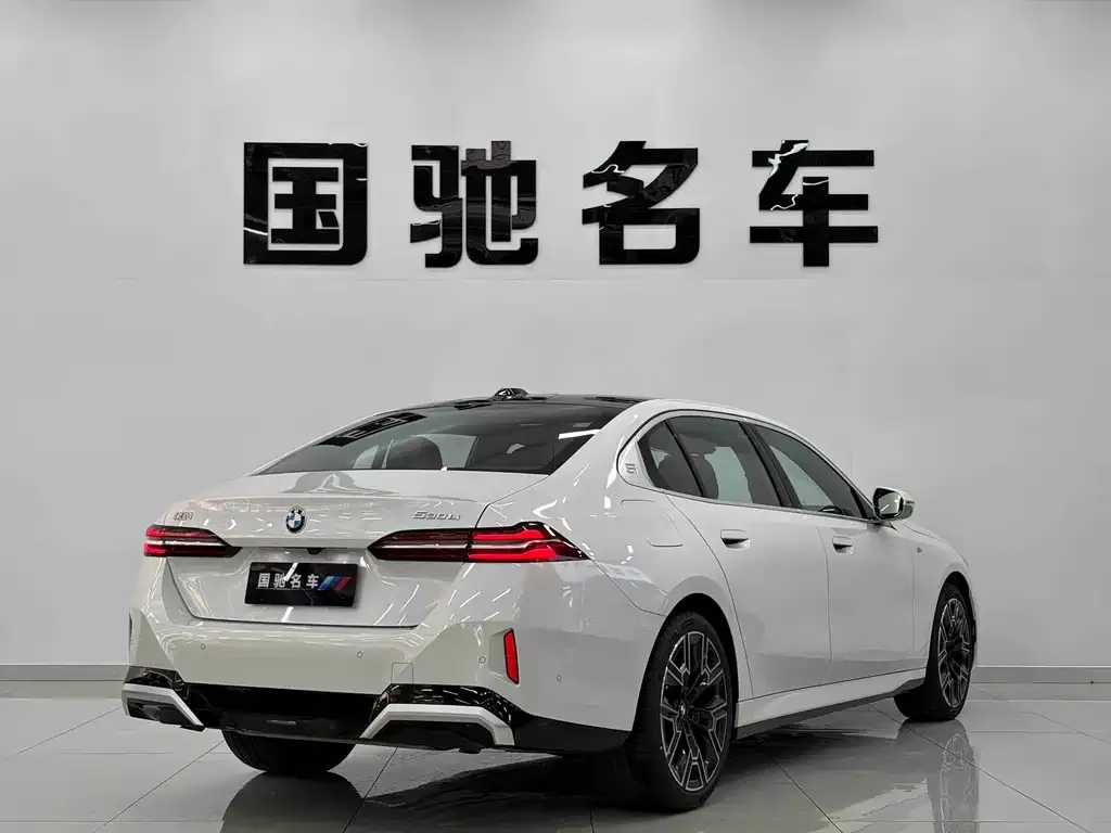 BMW 5 Series 2025 из CN, фото 9