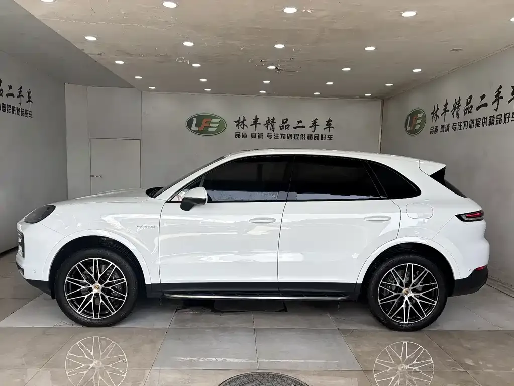 Porsche Cayenne Hybrid 2024 из CN, фото 3