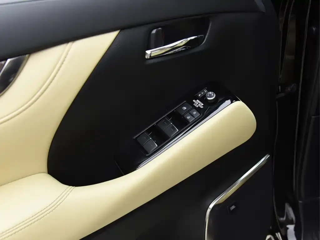 Toyota Alphard — фото 2