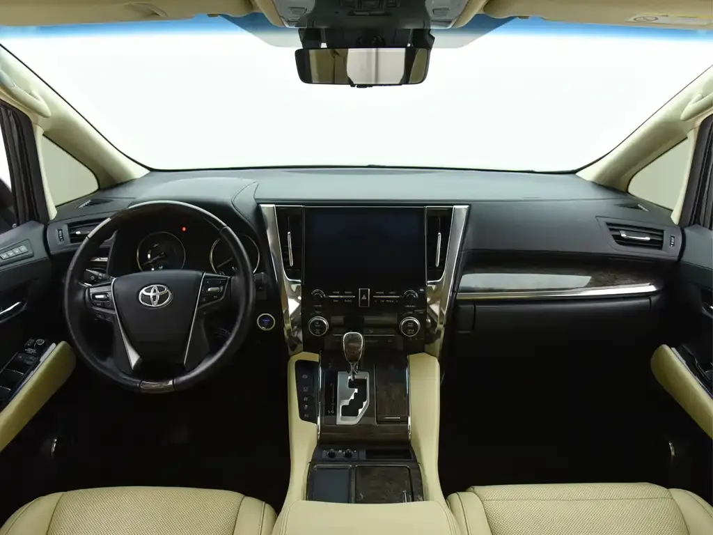 Toyota Alphard — фото 10