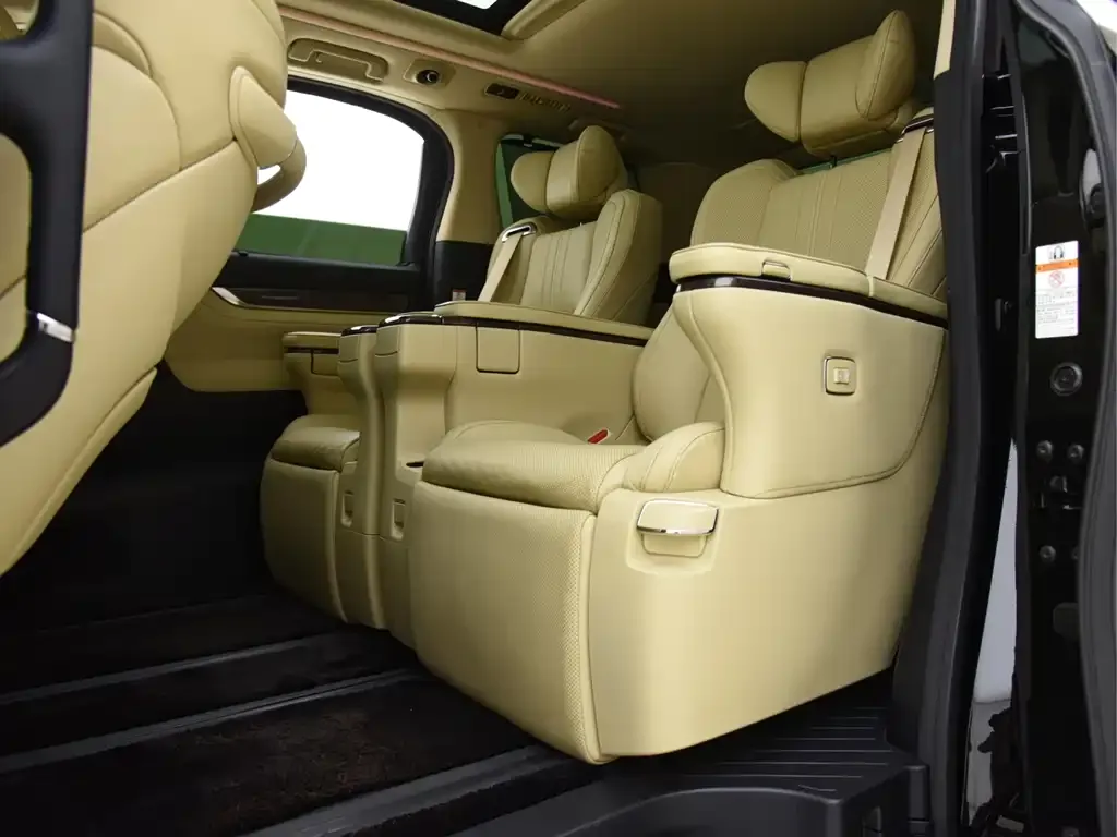 Toyota Alphard — фото 6