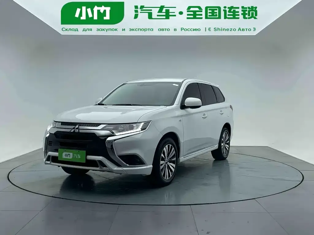 Mitsubishi Outlander — фото 1